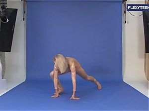 impressive bare gymnastics by Vetrodueva