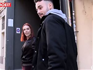 Spanish pornographic star seduces random man into hump on webcam